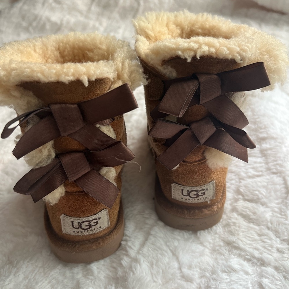 Kids / toddler Ugg boots tan size 10
